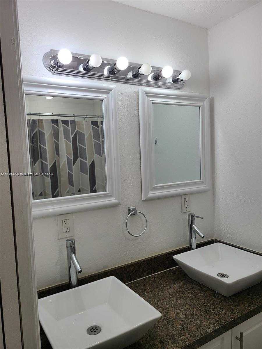 Small Image of 13028 SOUTH WEST 108TH ST, Miami Number 8