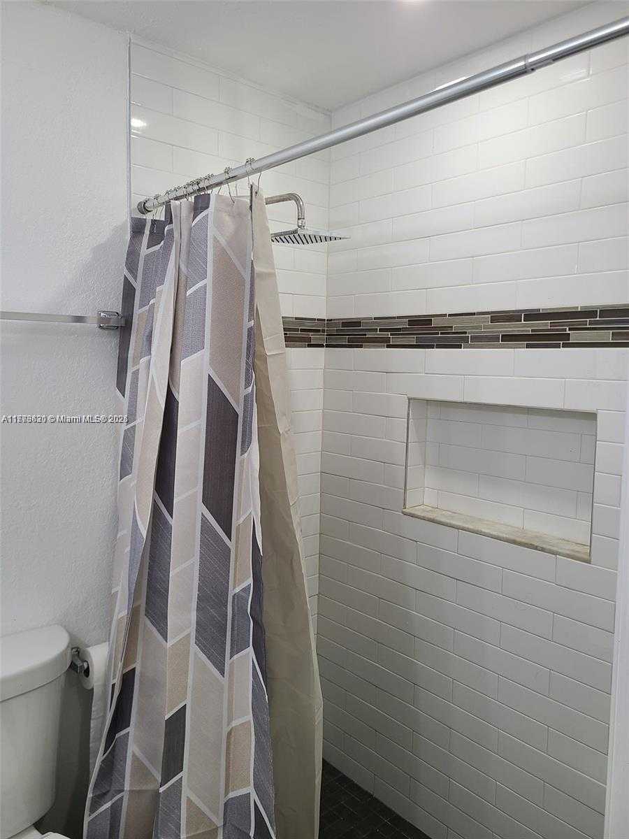 Small Image of 13028 SOUTH WEST 108TH ST, Miami Number 9