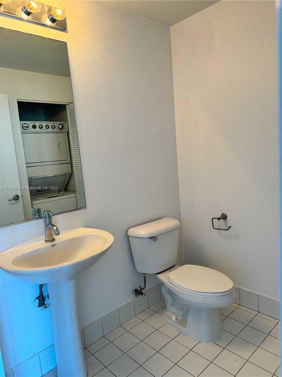 Small Image of 888 BISCAYNE BLVD #3910, Miami Number 10