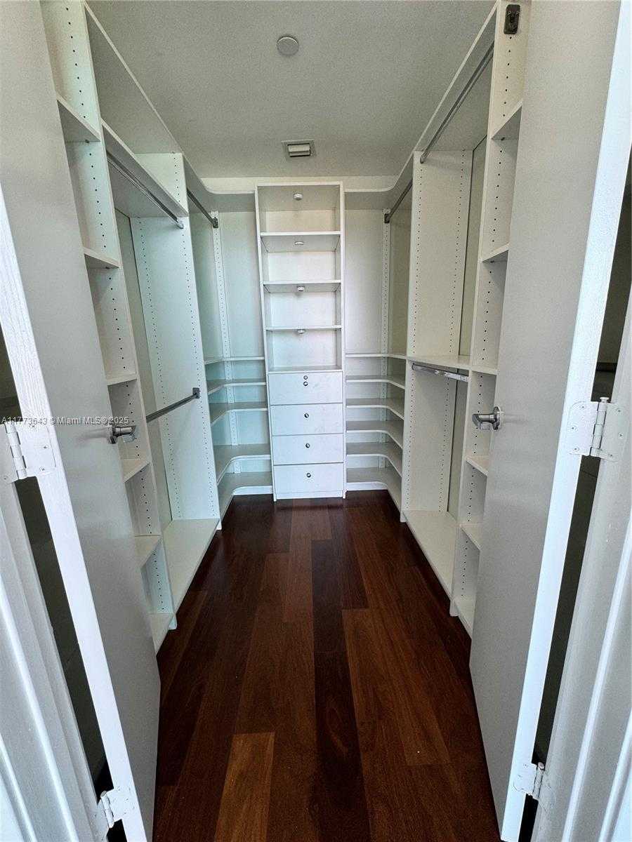 Small Image of 888 BISCAYNE BLVD #3910, Miami Number 8