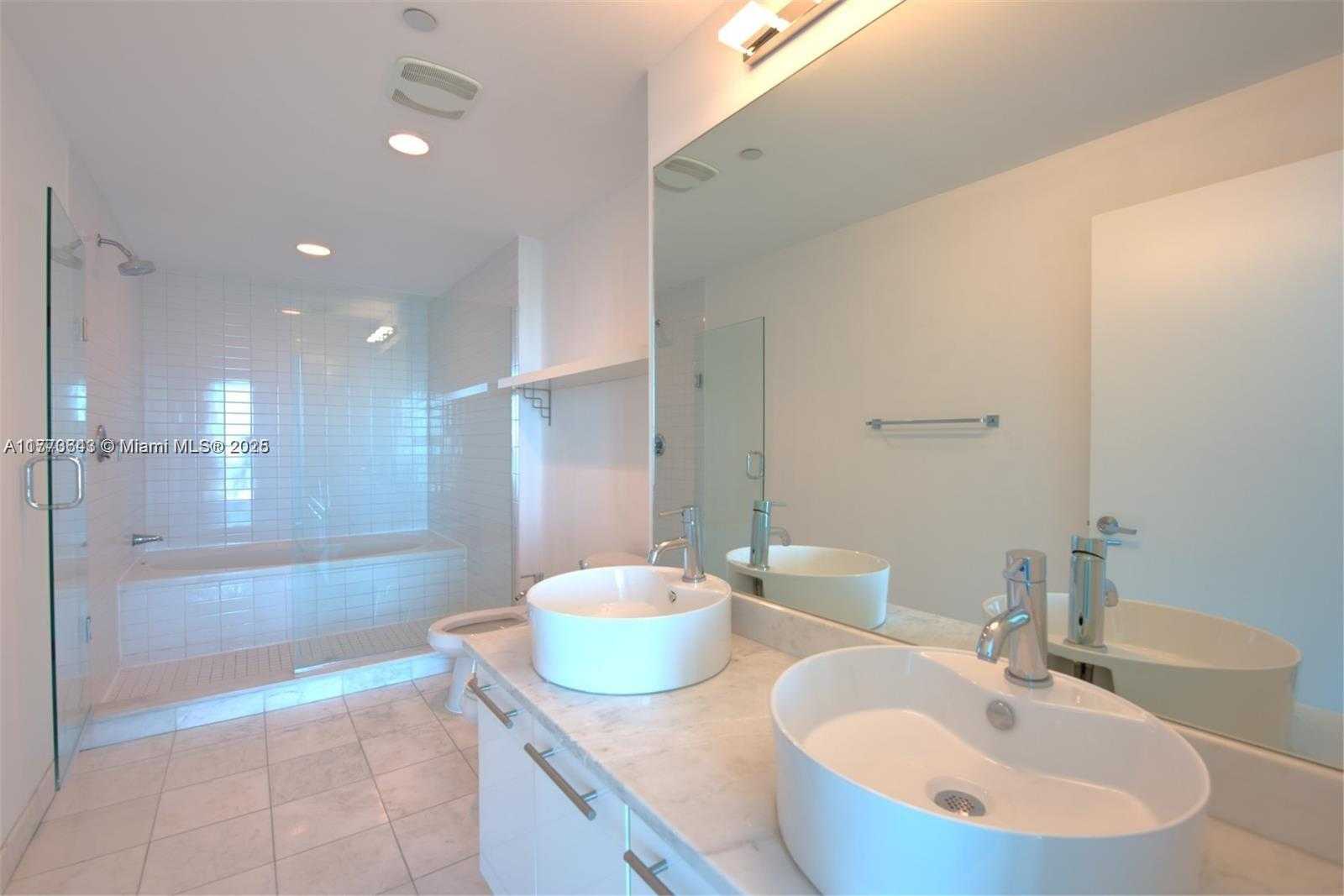 Small Image of 888 BISCAYNE BLVD #3910, Miami Number 9