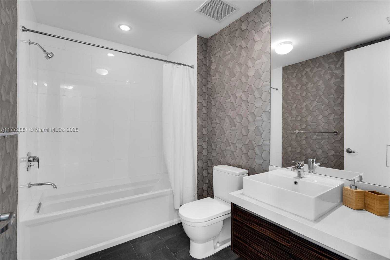 Small Image of 1100 BISCAYNE BLVD #4605, Miami Number 14