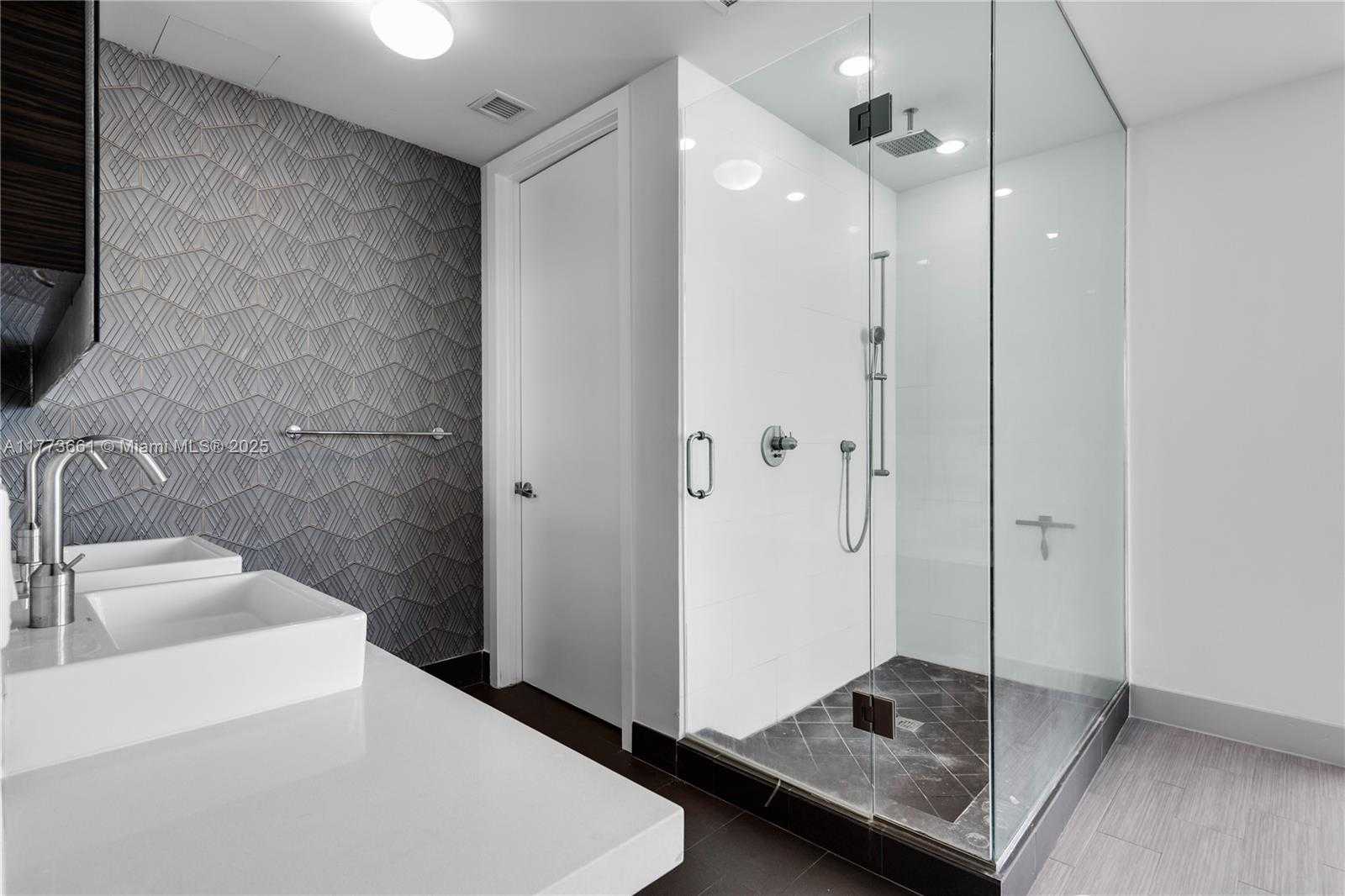 Small Image of 1100 BISCAYNE BLVD #4605, Miami Number 15