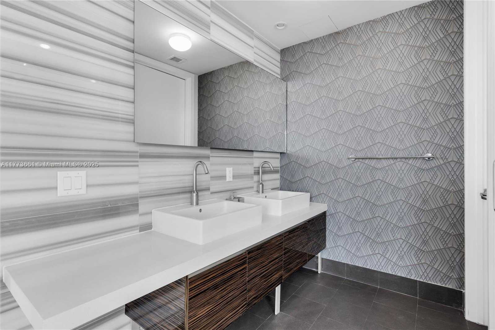 Small Image of 1100 BISCAYNE BLVD #4605, Miami Number 16