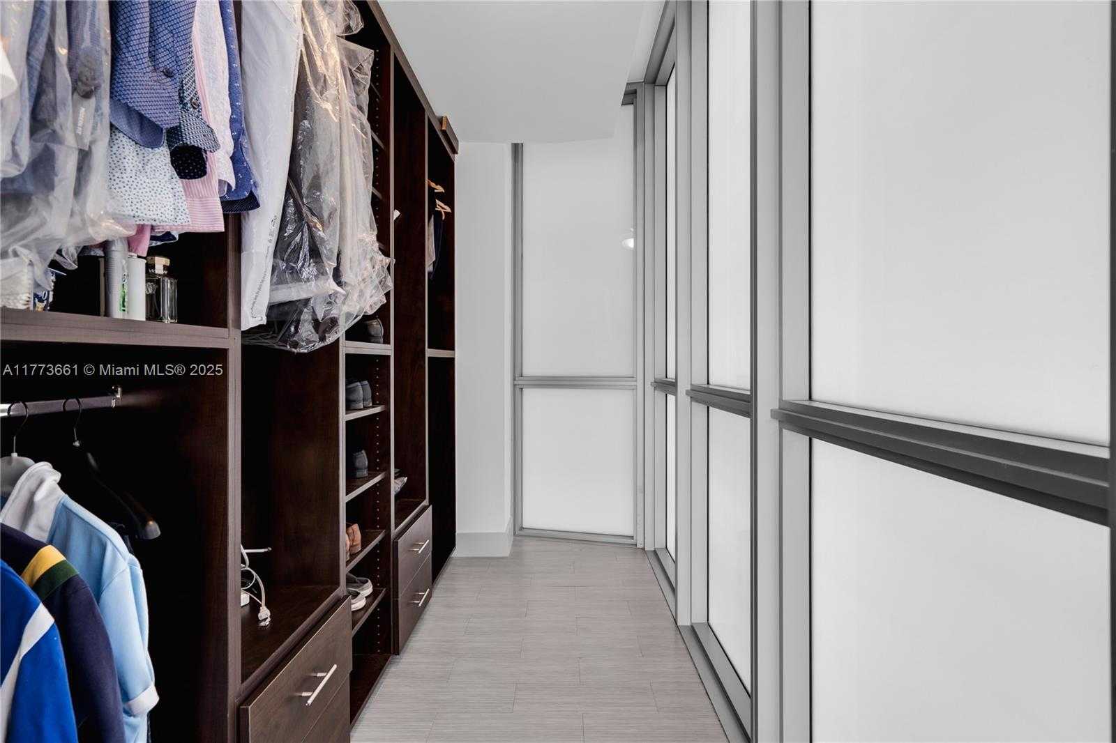 Small Image of 1100 BISCAYNE BLVD #4605, Miami Number 17