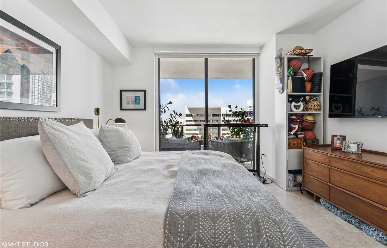 Small Image of 88 SOUTH WEST 7TH ST #1804, Miami Number 34