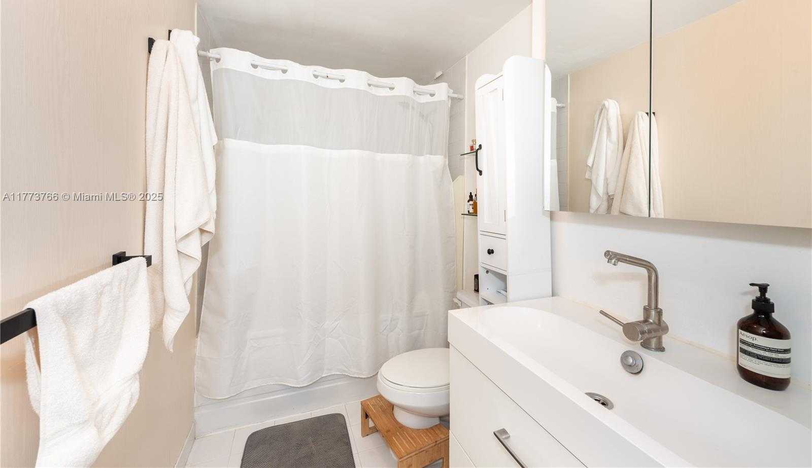 Small Image of 690 SW 1ST CT #1034, Miami Number 10