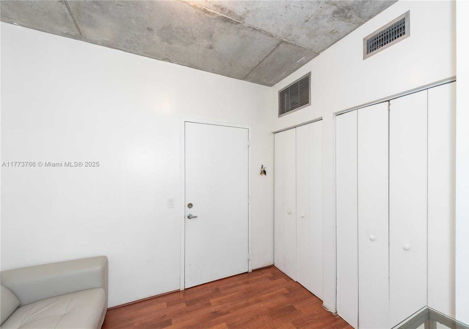 Small Image of 690 SW 1ST CT #1034, Miami Number 11