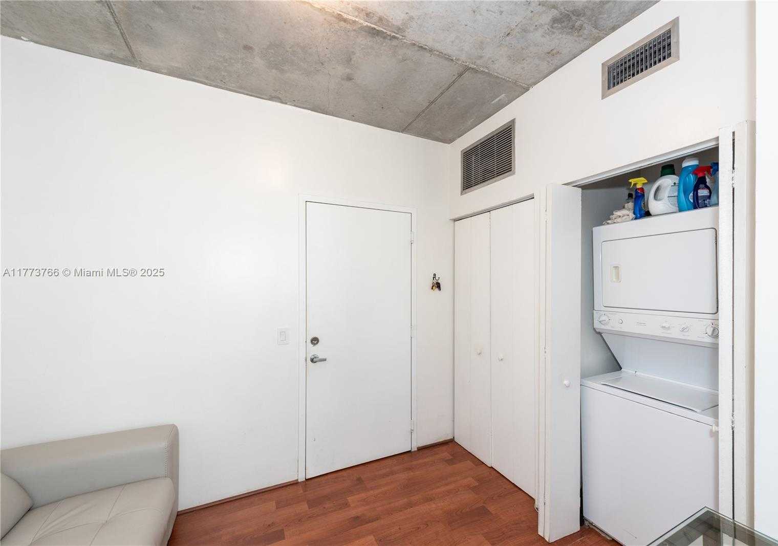 Small Image of 690 SW 1ST CT #1034, Miami Number 12