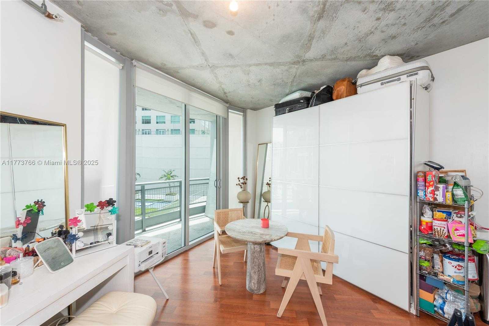 Small Image of 690 SW 1ST CT #1034, Miami Number 5
