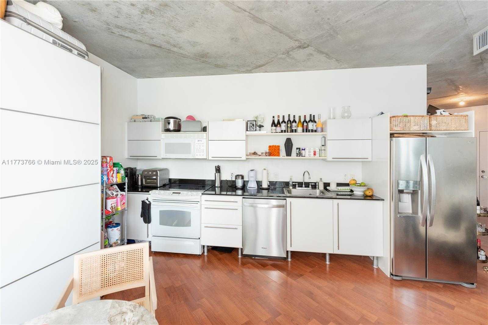 Small Image of 690 SW 1ST CT #1034, Miami Number 7