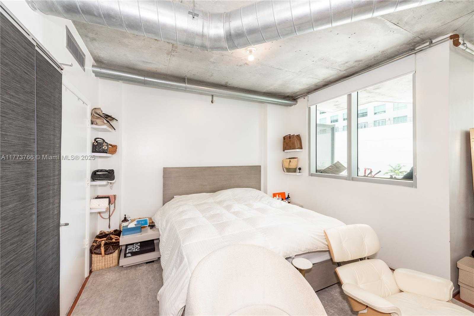 Small Image of 690 SW 1ST CT #1034, Miami Number 8