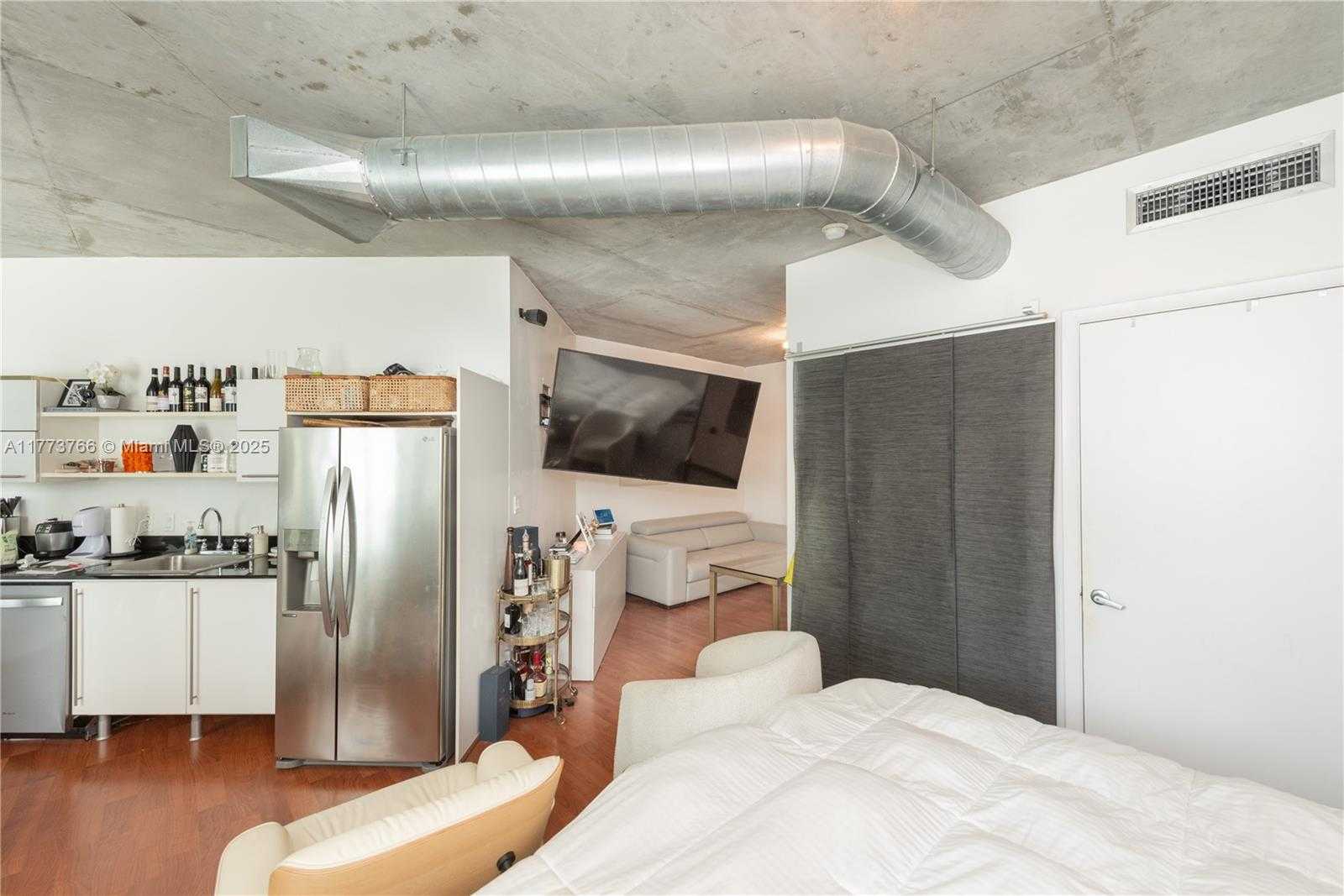 Small Image of 690 SW 1ST CT #1034, Miami Number 9