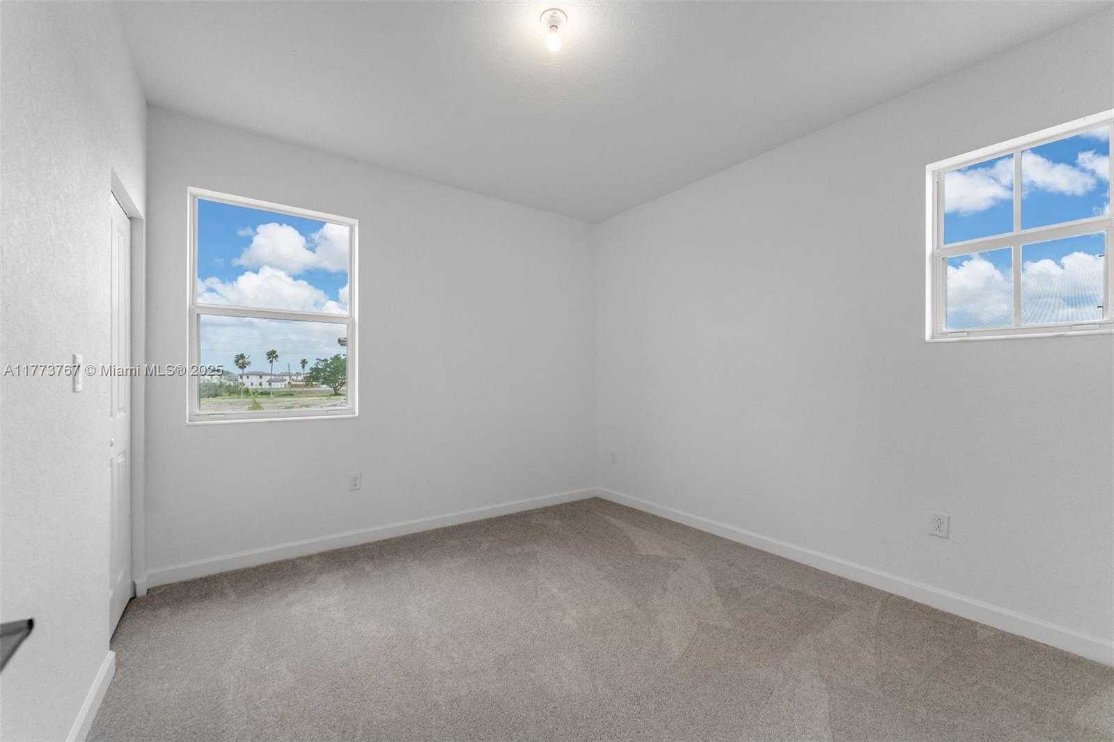 Small Image of 2700 SOUTH EAST 23 AVE, Homestead Number 31