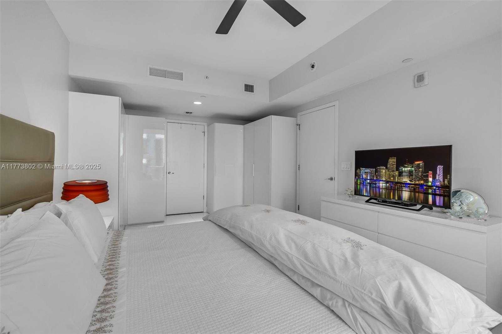 Small Image of 1010 BRICKELL AVE #2701, Miami Number 30