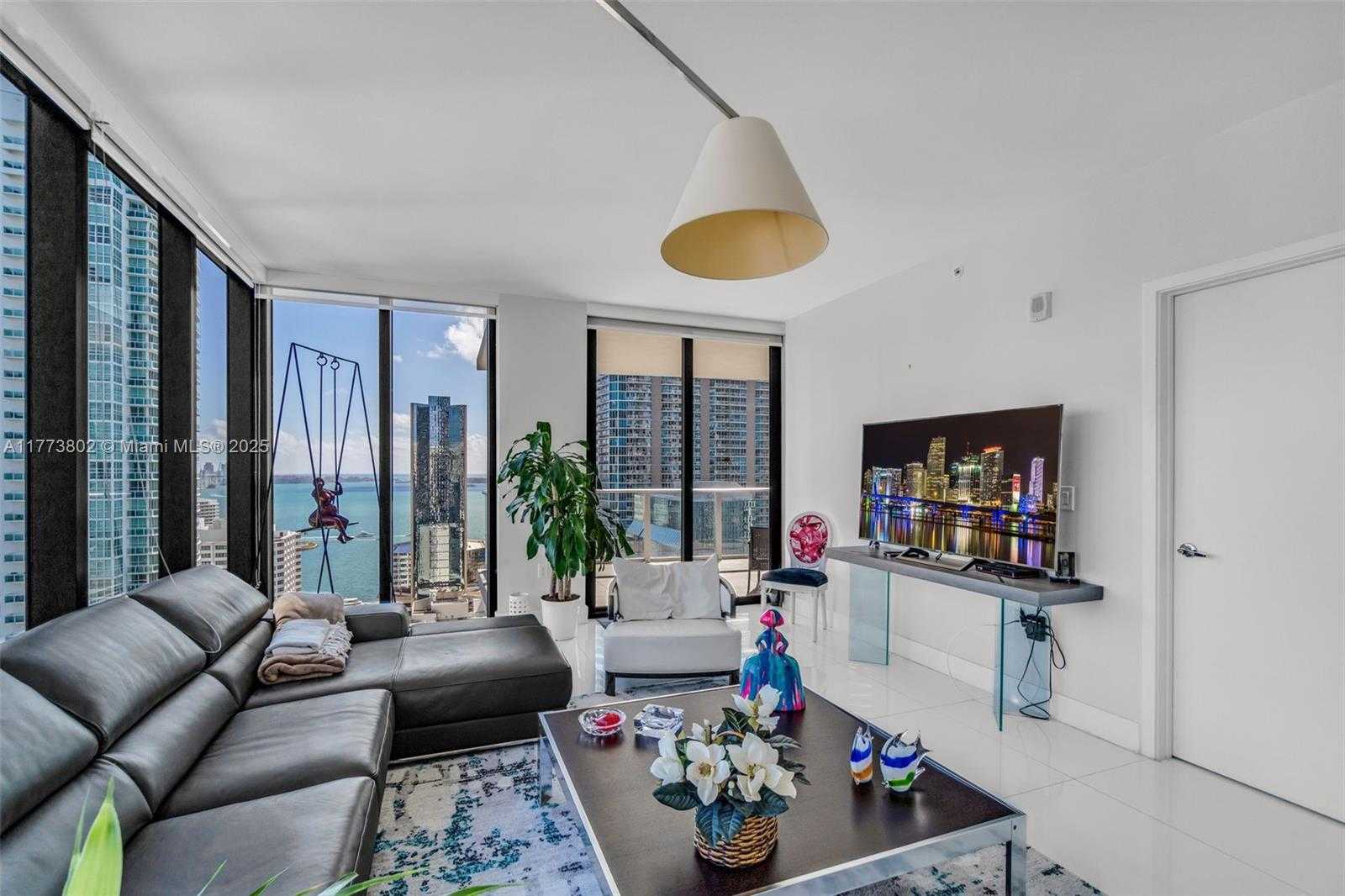 Small Image of 1010 BRICKELL AVE #2701, Miami Number 5