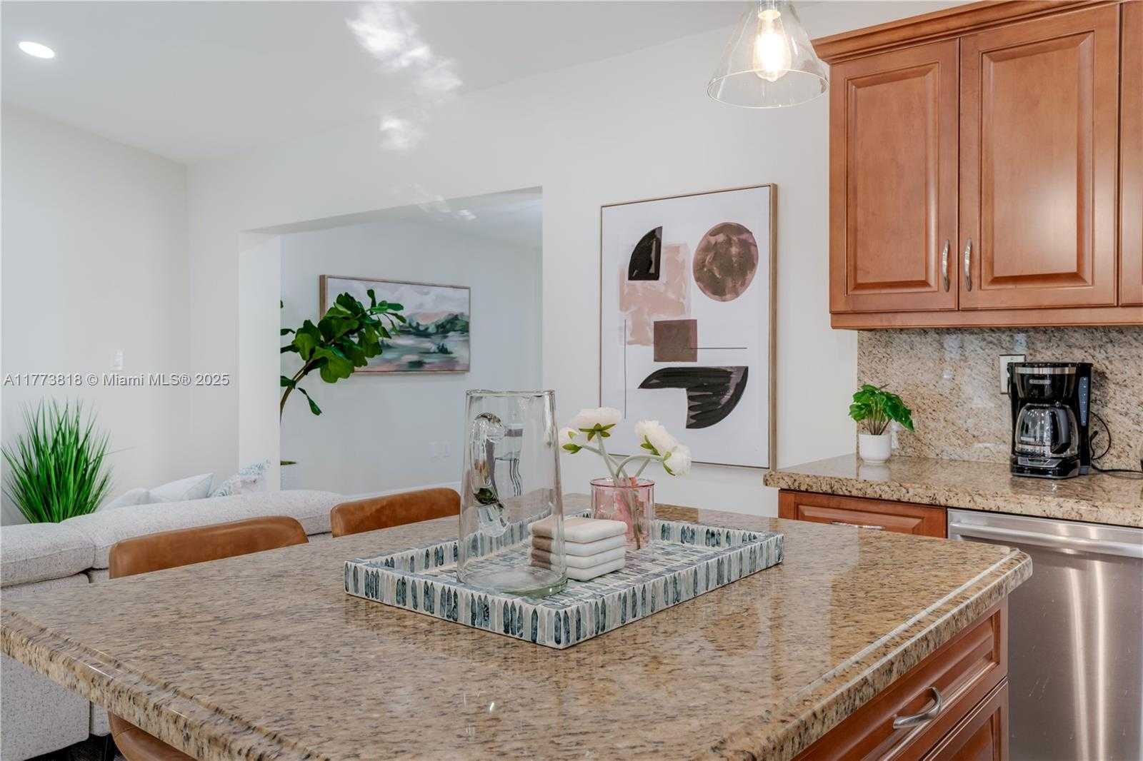 Small Image of 14517 SOUTH WEST 98TH TER, Miami Number 10