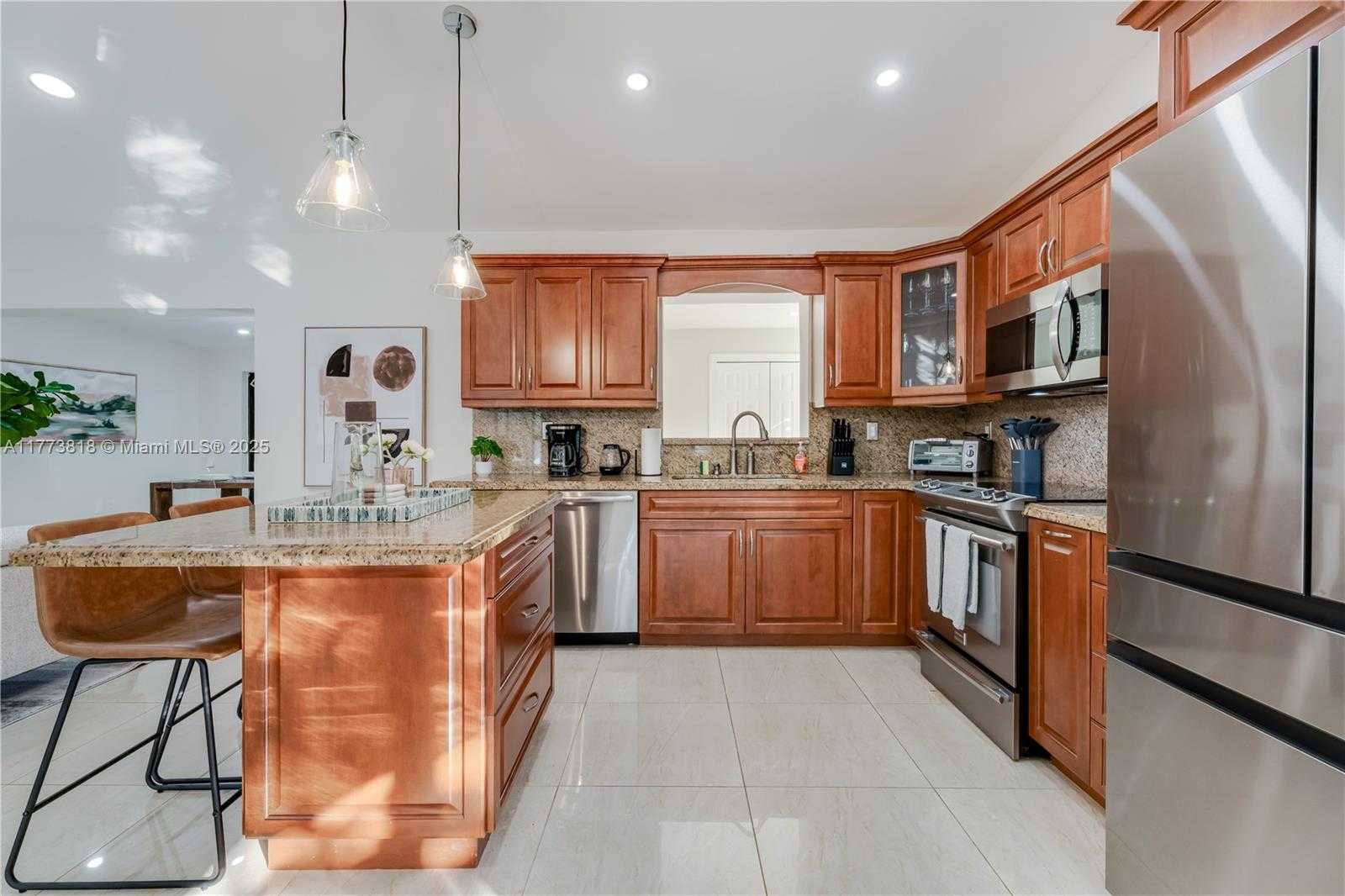 Small Image of 14517 SOUTH WEST 98TH TER, Miami Number 11