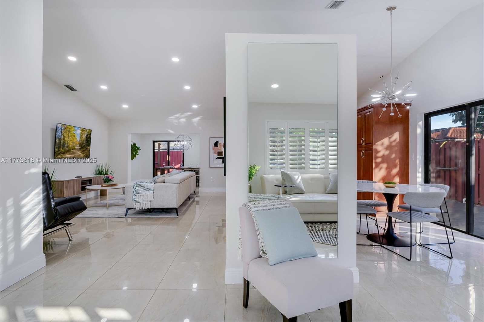 Small Image of 14517 SOUTH WEST 98TH TER, Miami Number 3