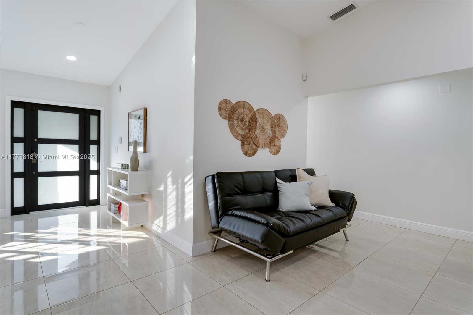 Small Image of 14517 SOUTH WEST 98TH TER, Miami Number 4