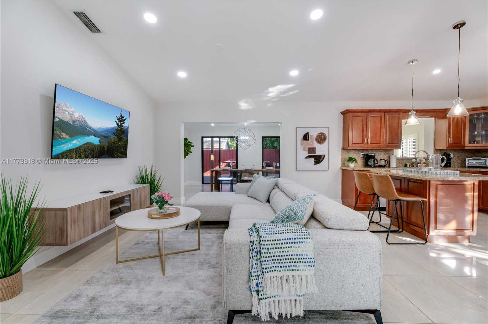 Small Image of 14517 SOUTH WEST 98TH TER, Miami Number 7