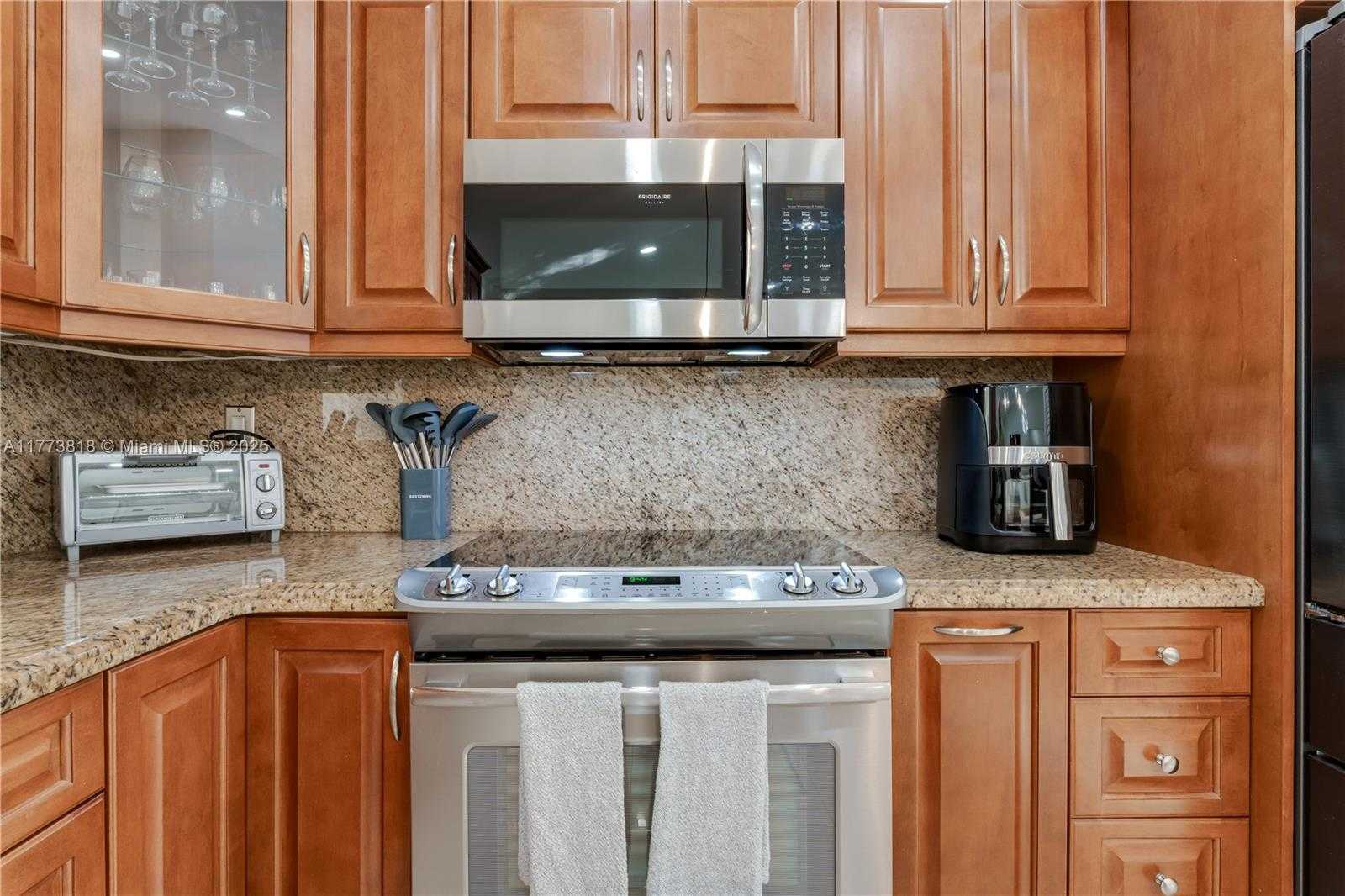 Small Image of 14517 SOUTH WEST 98TH TER, Miami Number 9