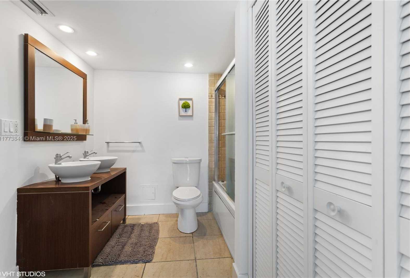 Small Image of 2301 COLLINS AVE #1502, Miami Beach Number 11