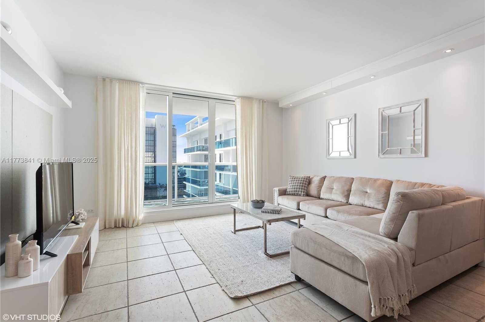 Small Image of 2301 COLLINS AVE #1502, Miami Beach Number 2