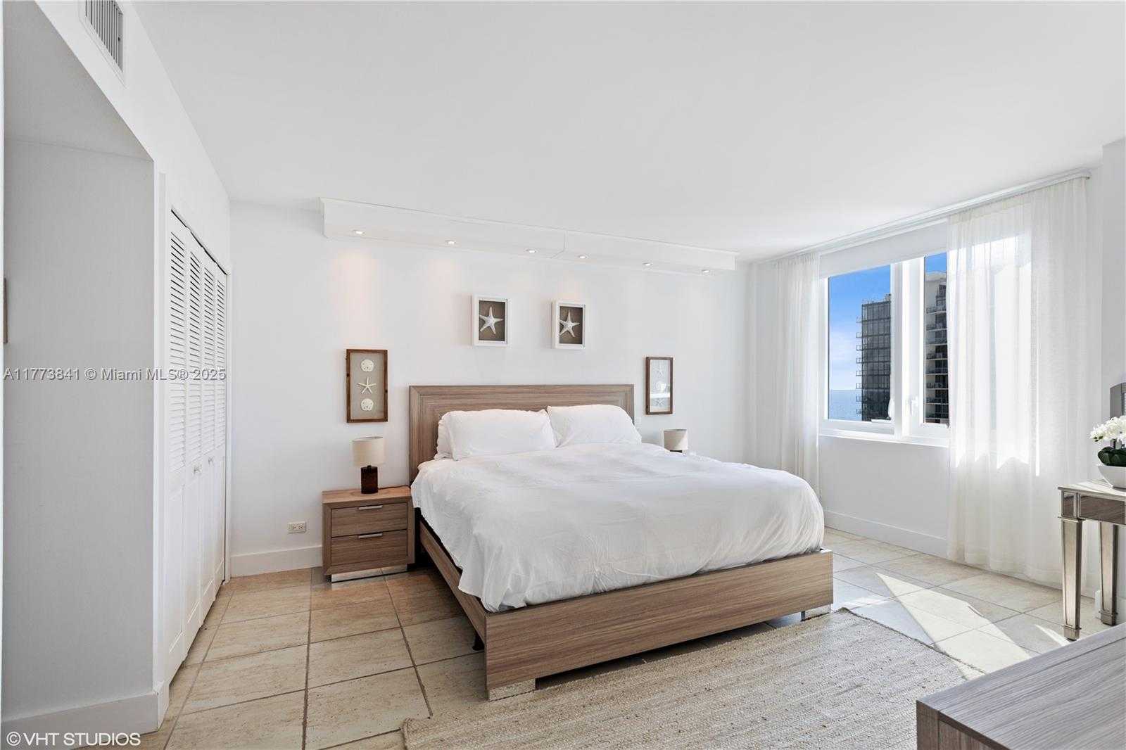 Small Image of 2301 COLLINS AVE #1502, Miami Beach Number 9