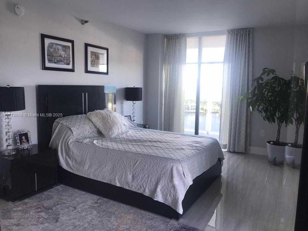 Small Image of 20515 E Country Club Dr, Aventura, FL 33180, USA Number 10