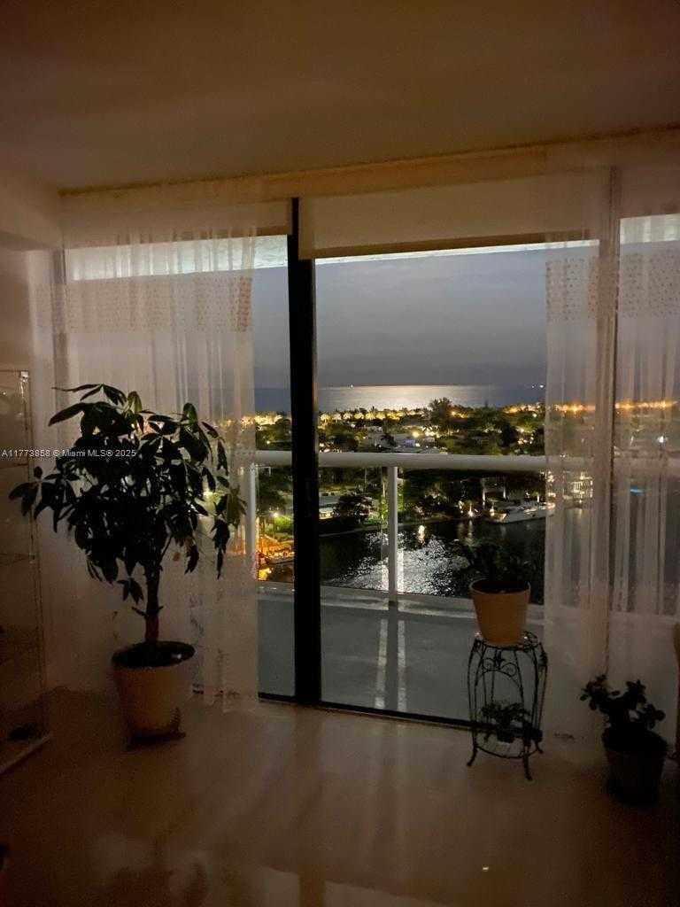 Small Image of 20515 E Country Club Dr, Aventura, FL 33180, USA Number 11