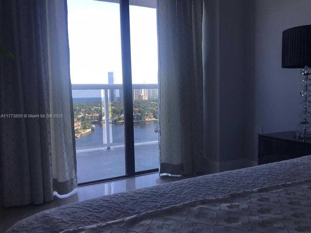 Small Image of 20515 E Country Club Dr, Aventura, FL 33180, USA Number 12