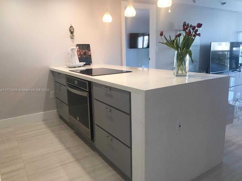 Small Image of 20515 E Country Club Dr, Aventura, FL 33180, USA Number 6