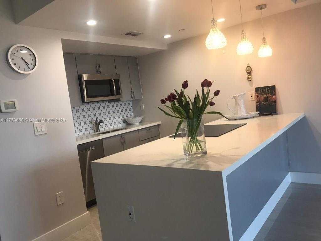 Small Image of 20515 E Country Club Dr, Aventura, FL 33180, USA Number 8
