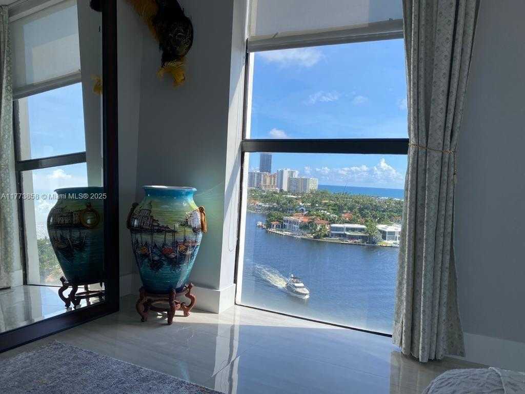 Small Image of 20515 E Country Club Dr, Aventura, FL 33180, USA Number 9