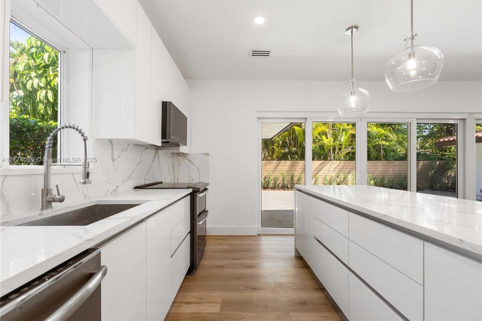 Small Image of 4730 INGRAHAM TER #-, Coral Gables Number 17