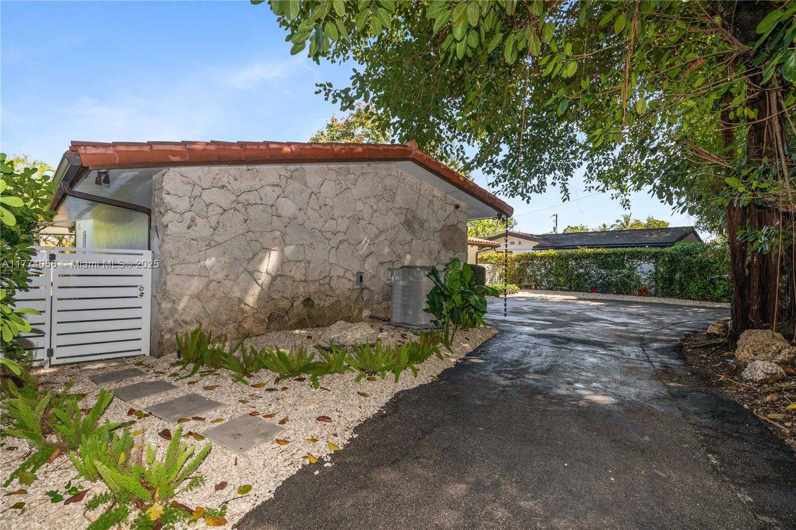 Small Image of 4730 INGRAHAM TER #-, Coral Gables Number 40