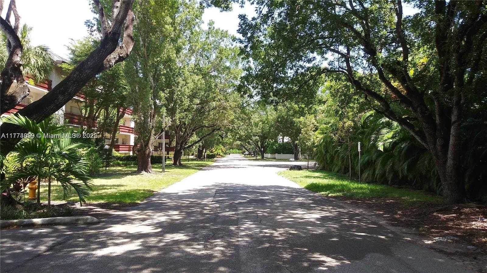 Small Image of 1235 MARIPOSA AVE #10, Coral Gables Number 2