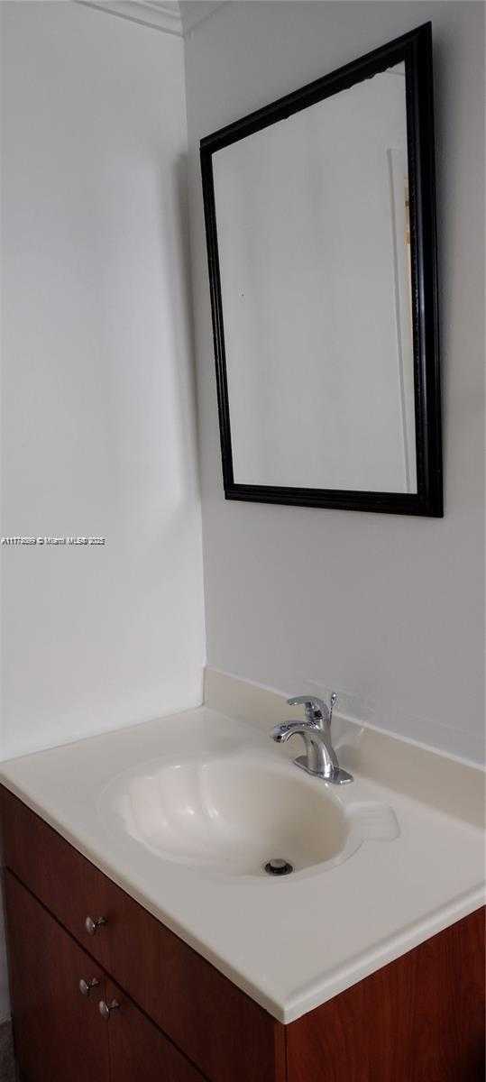 Small Image of 1235 MARIPOSA AVE #10, Coral Gables Number 30