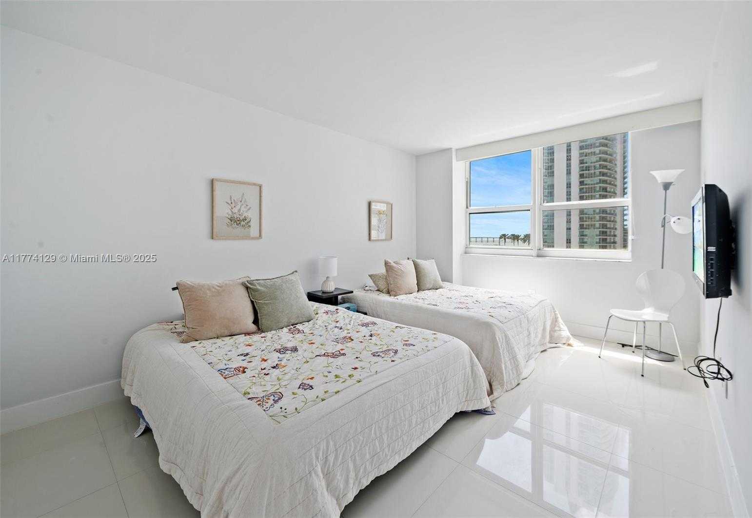 Small Image of 1155 BRICKELL BAY DR #1001, Miami Number 18