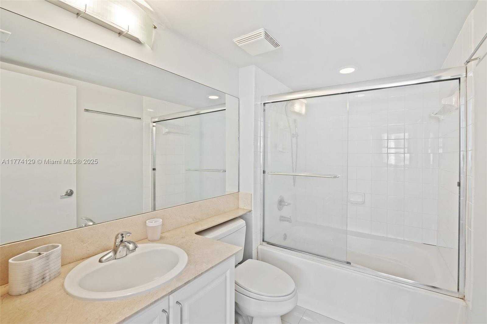 Small Image of 1155 BRICKELL BAY DR #1001, Miami Number 25