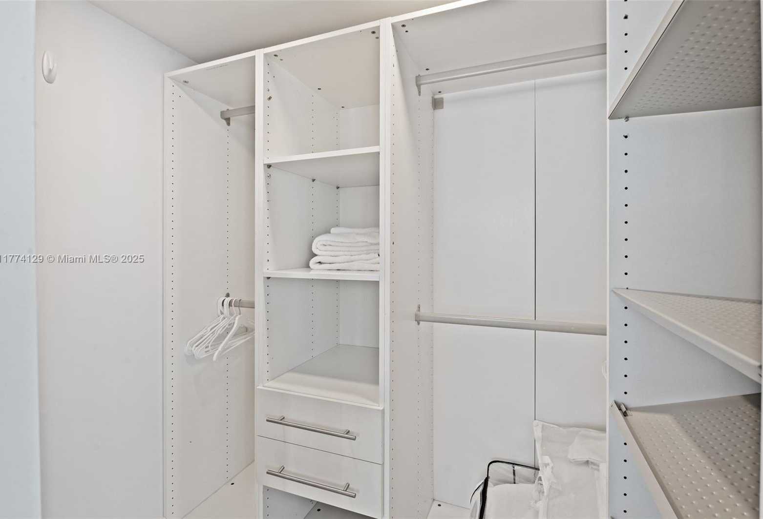 Small Image of 1155 BRICKELL BAY DR #1001, Miami Number 26