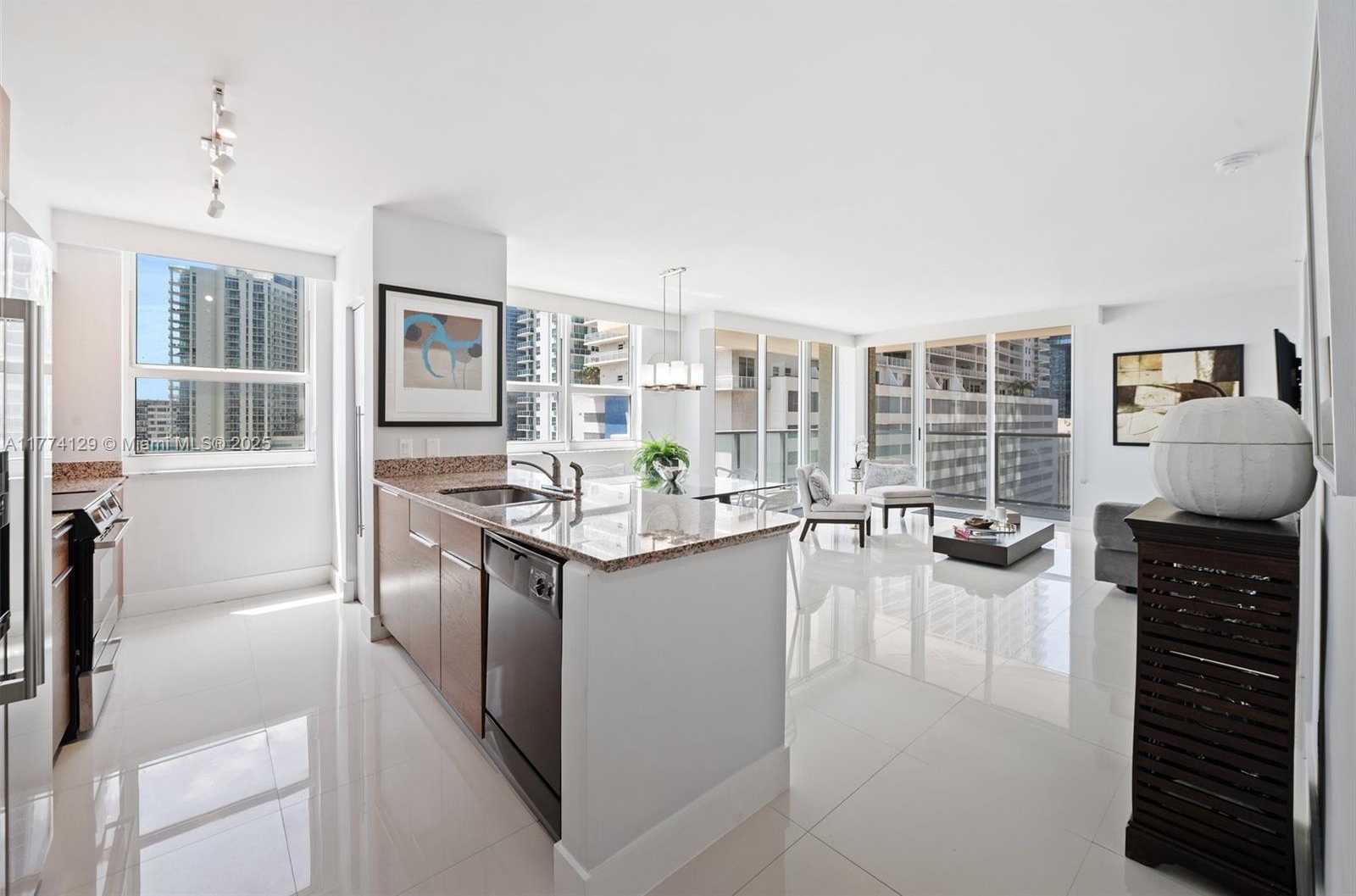 Small Image of 1155 BRICKELL BAY DR #1001, Miami Number 7