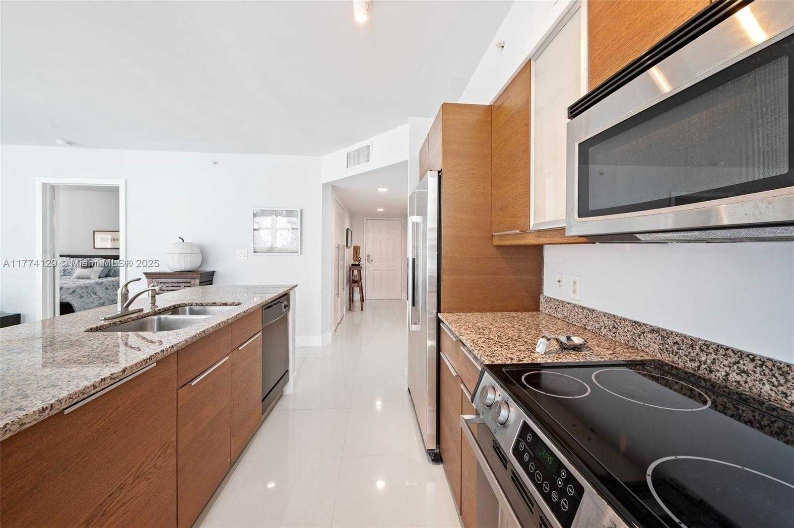 Small Image of 1155 BRICKELL BAY DR #1001, Miami Number 8