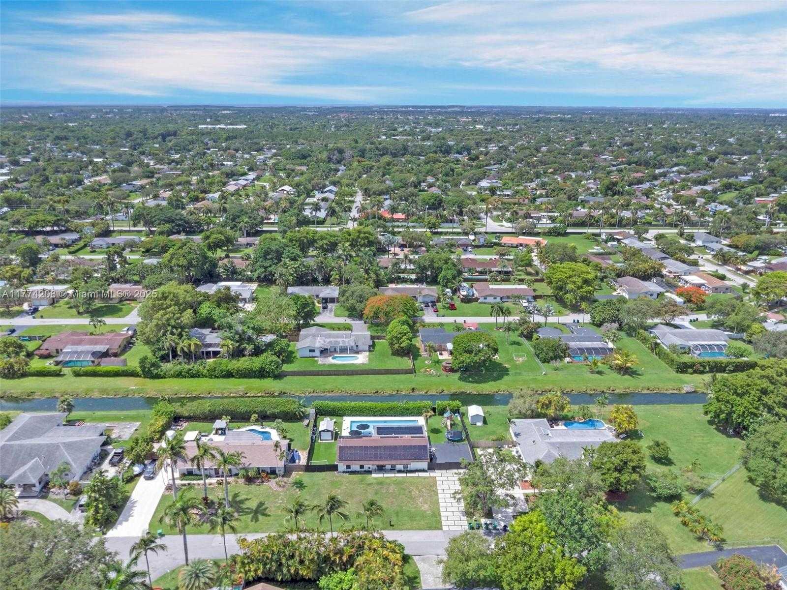 Small Image of 8840 SOUTH WEST 181ST TER, Palmetto Bay Number 26