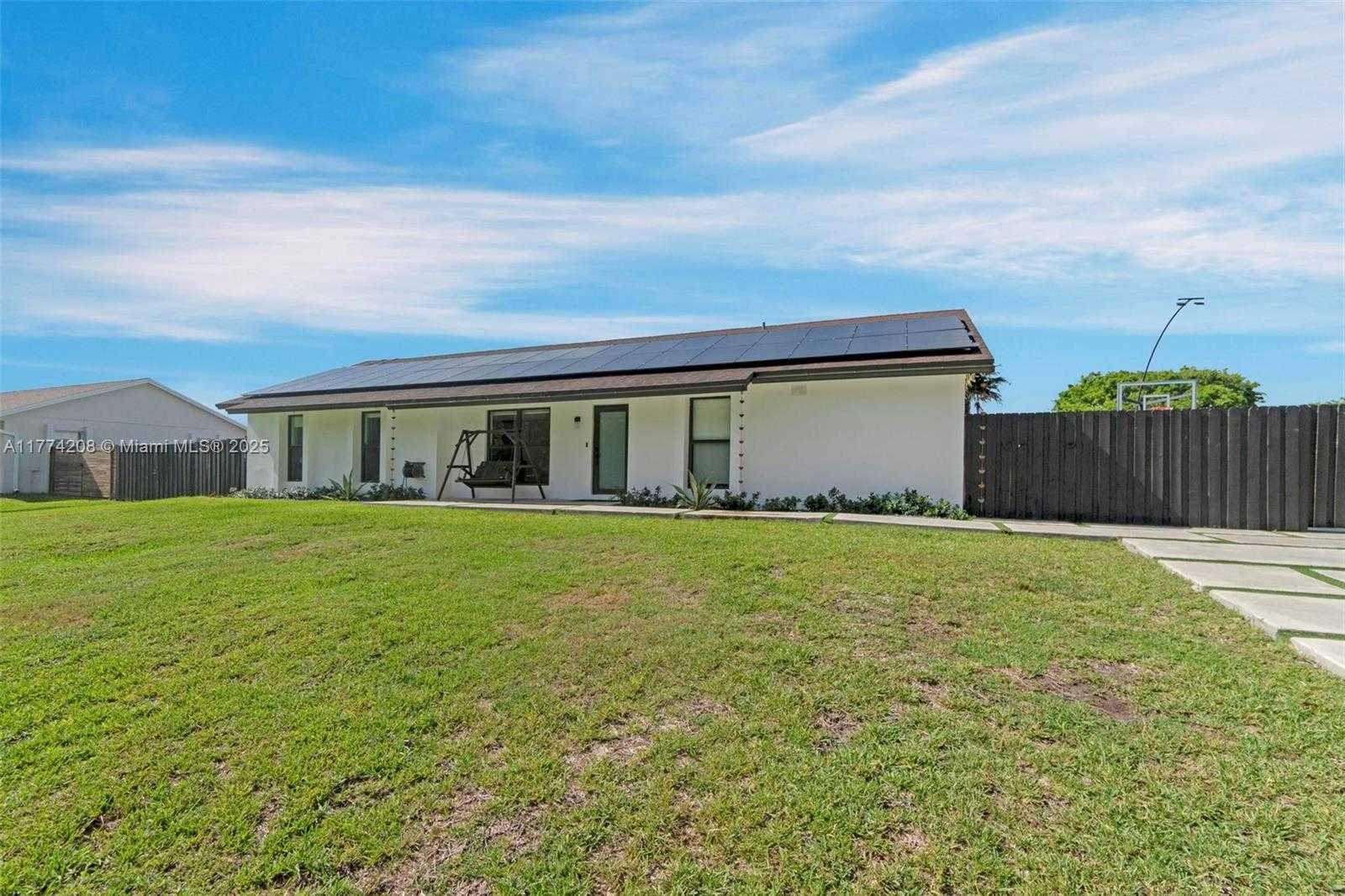 Small Image of 8840 SOUTH WEST 181ST TER, Palmetto Bay Number 27