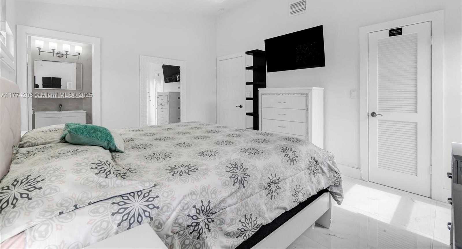 Small Image of 8840 SOUTH WEST 181ST TER, Palmetto Bay Number 36