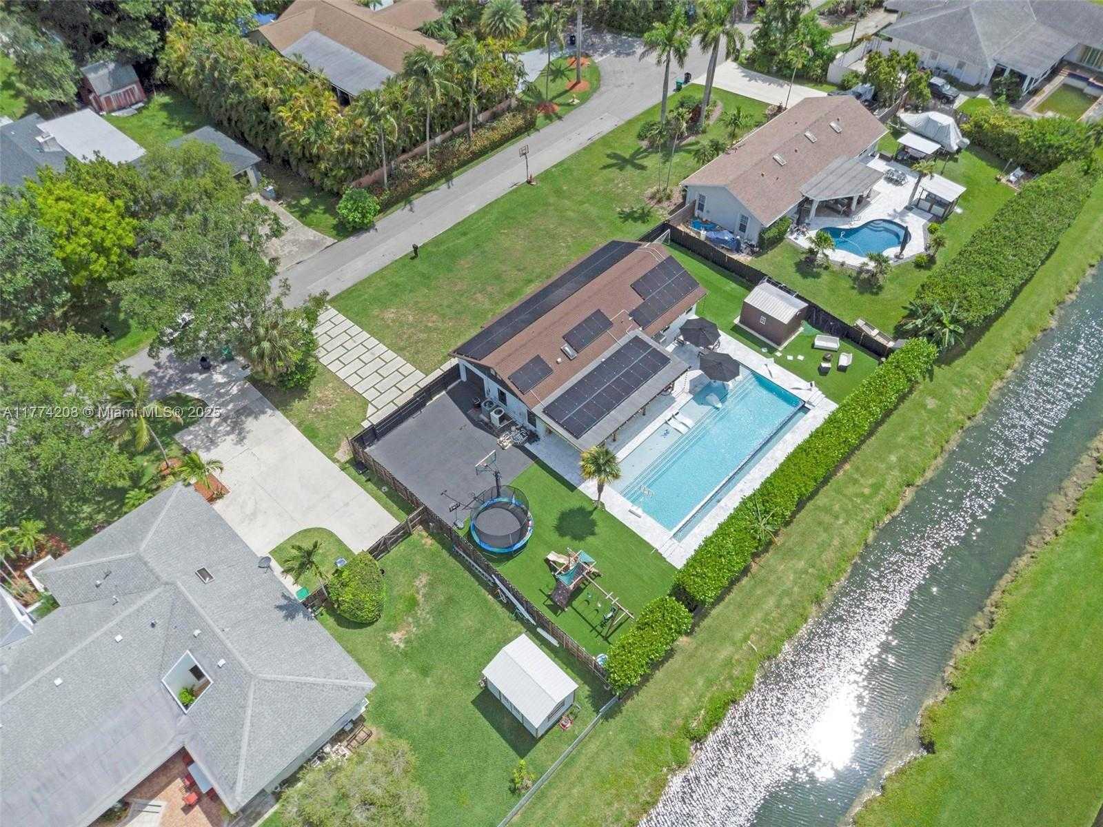 Small Image of 8840 SOUTH WEST 181ST TER, Palmetto Bay Number 66
