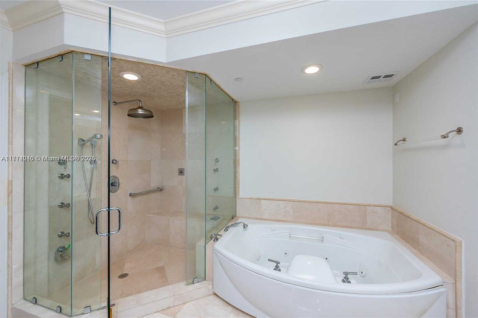 Small Image of 20201 EAST COUNTRY CLUB DR #2806/07, Aventura Number 17