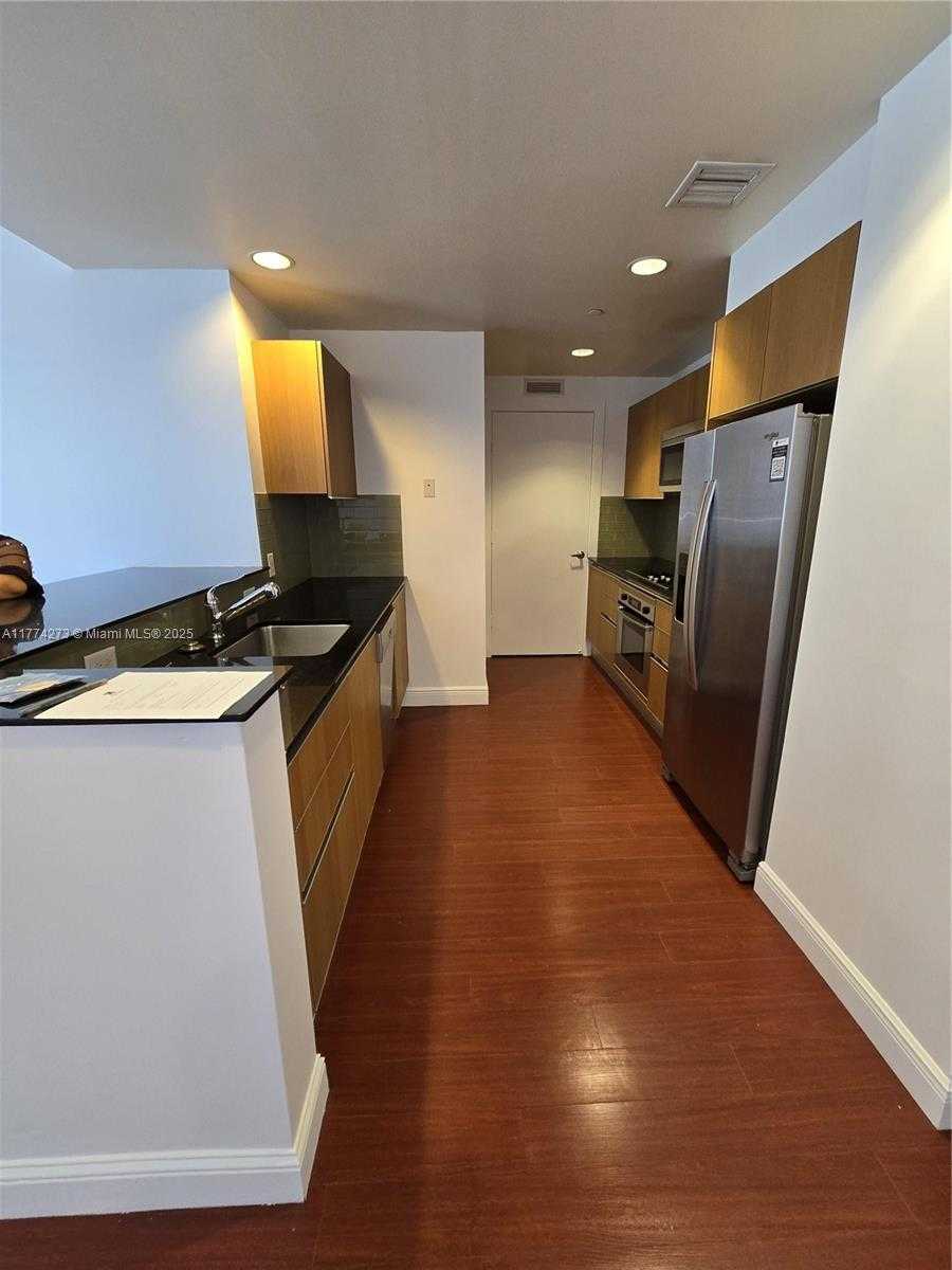 Small Image of 1060 BRICKELL AVE #2305, Miami Number 5
